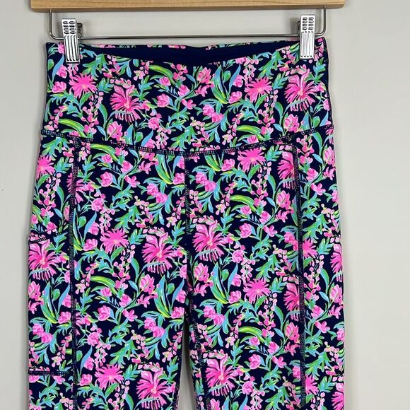 Lilly Pulitzer Luxletic Low Tide Navy Garden Cropped Leggings Sz Small - Picture 3 of 9